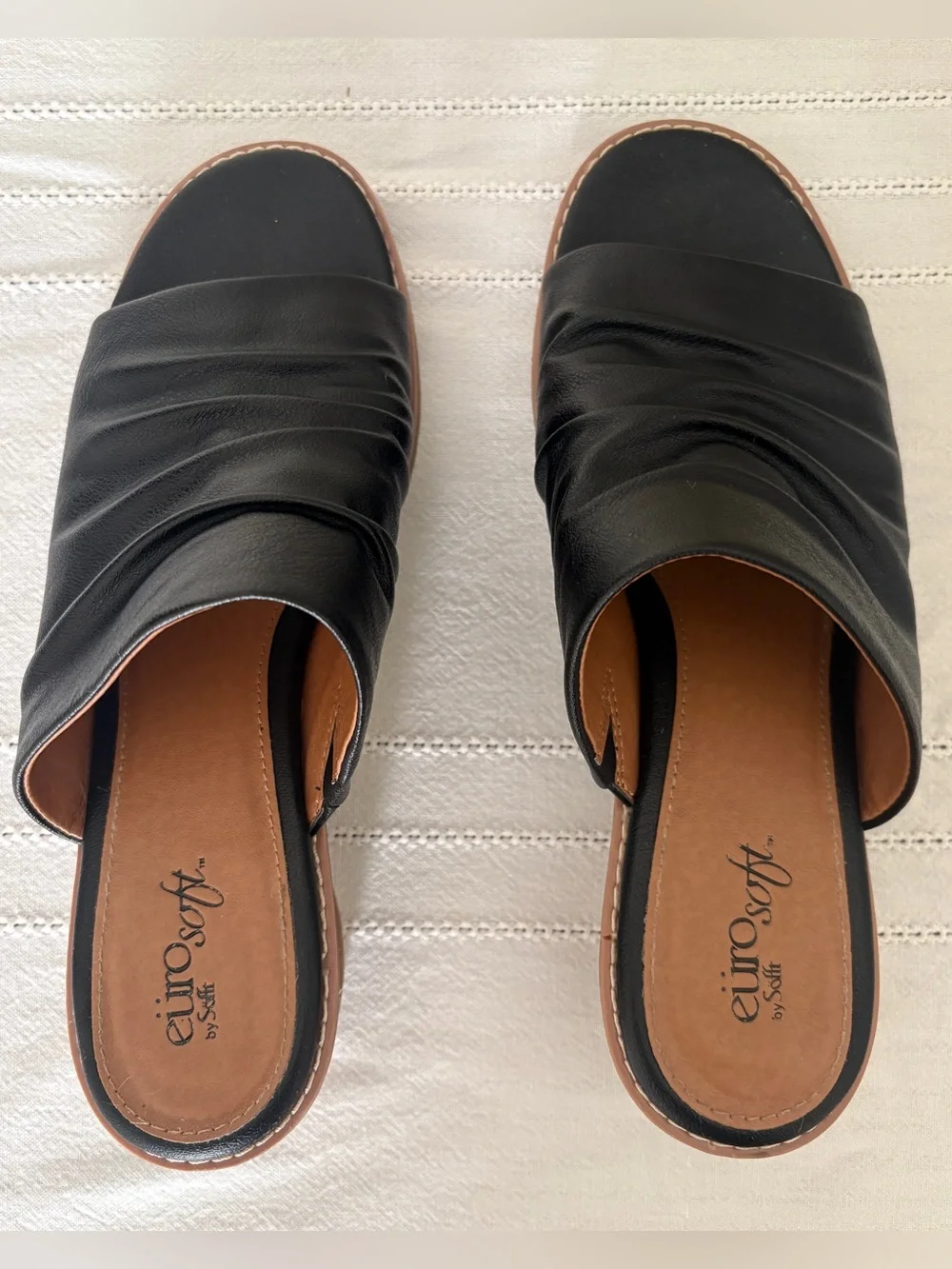 EuroSoft Corley Black Ruched Slide Sandals Size 9